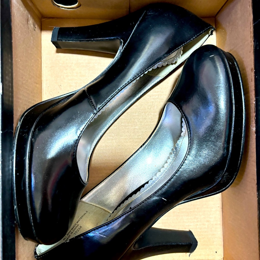 Black heels size 10